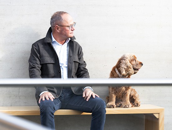 Alexander Klampferer mit Hund
